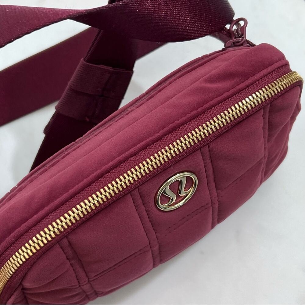 Lululemon Athletica Quilted Velour Puffer Belt Bag Gold Accents - Picture 5 of 10